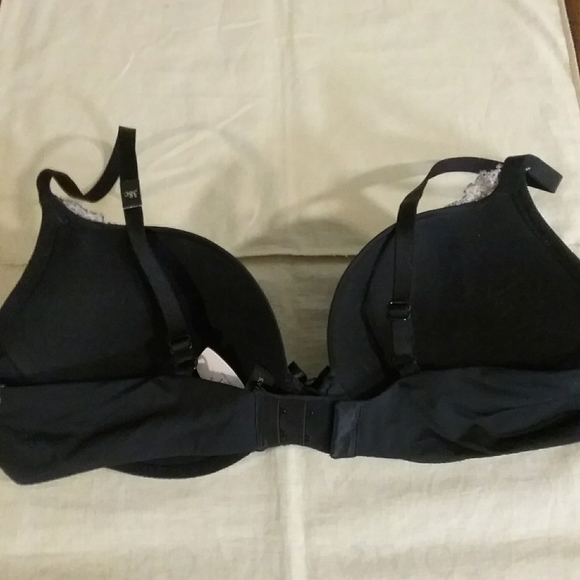 BRAND NEW Victoria's Secret Bra - Picture 2 of 3